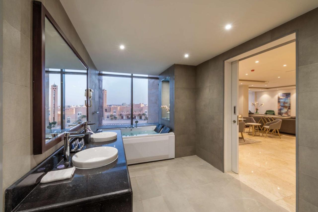 Best Western Plus Al Qurayyat City Center Exteriér fotografie
